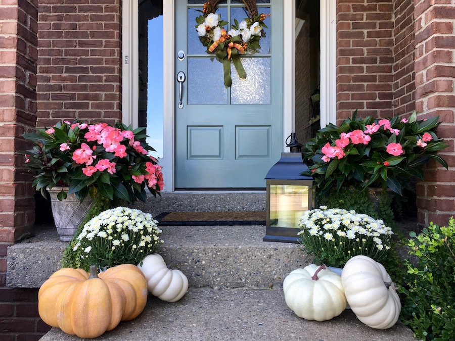 21 Affordable Small Front Porch Decor Ideas for Fall - Perfecting Places