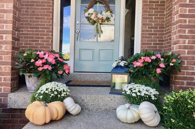 fall-front-porch-ideas-using-summer-flowers