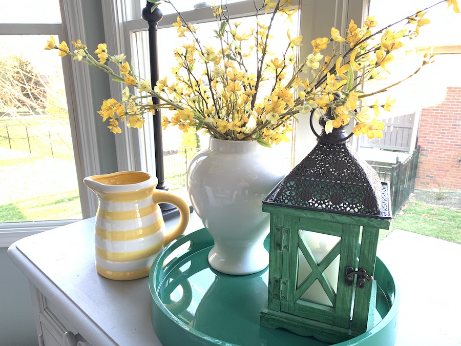 Spring Decorating with Trays