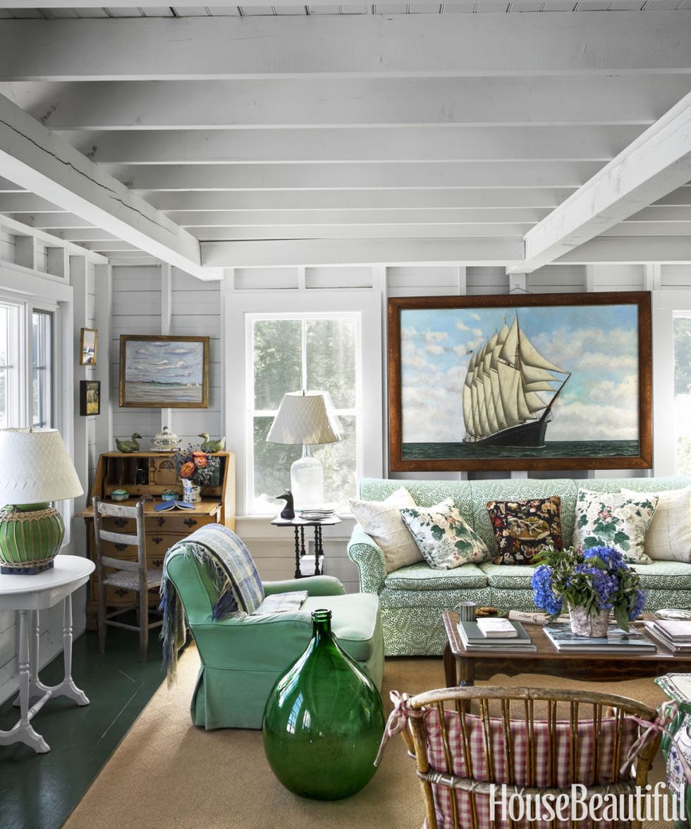 Maine-beach-cottage-coastal-living-room