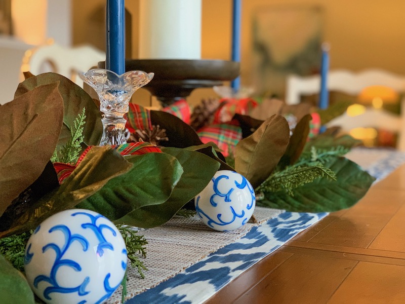 https://perfectingplaces.com/wp-content/uploads/2019/12/Christmas-decor-centerpiece-blue-and-white-tartan-plaid.jpeg