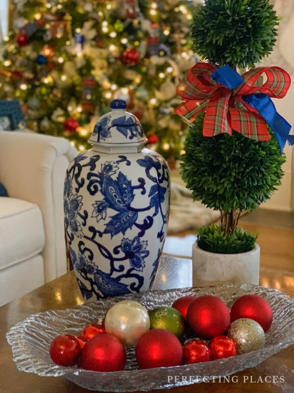 https://perfectingplaces.com/wp-content/uploads/2019/12/Christmas-vignette-tartan-plaid-chinoiserie.png