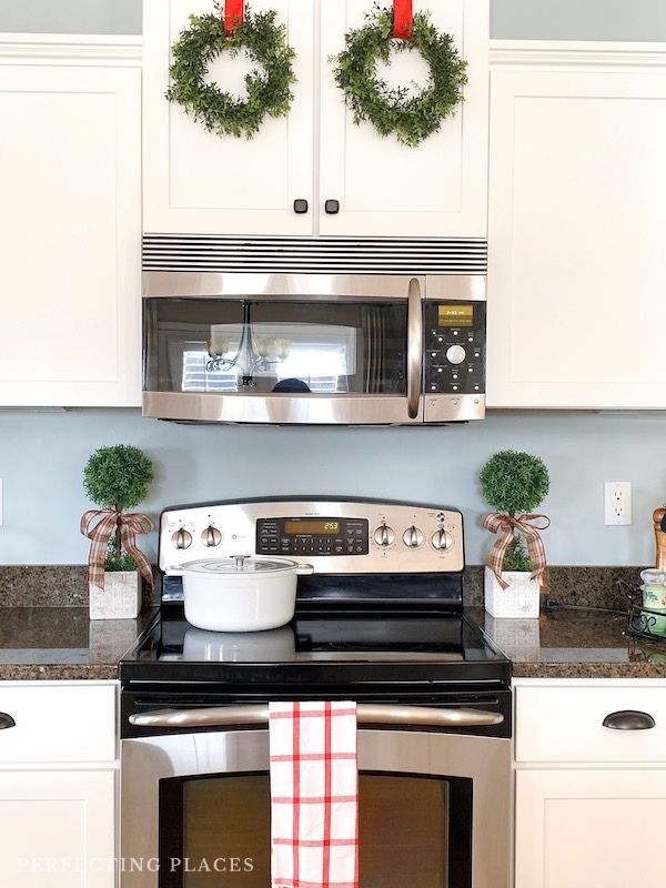 The Best Kitchen Christmas Ideas for Decorating - Perfecting Places