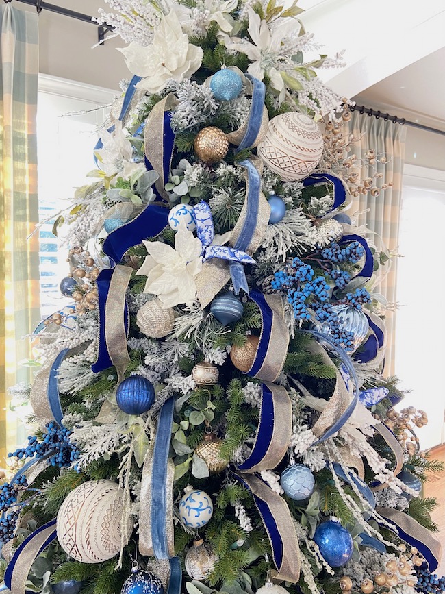 white christmas tree decorations blue