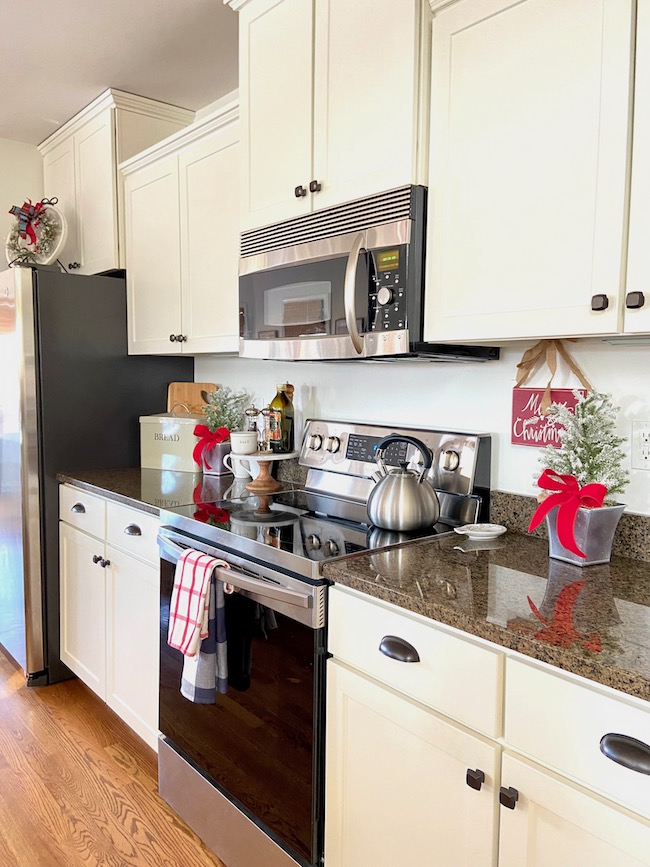 Christmas Home Tour in Kitchen