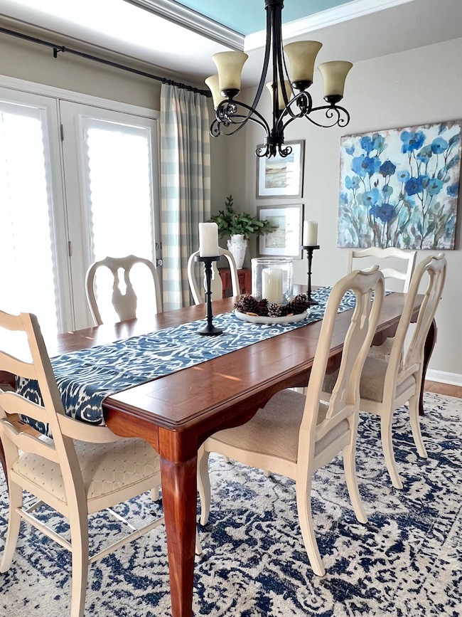 Simple Winter Decor in Dining Room