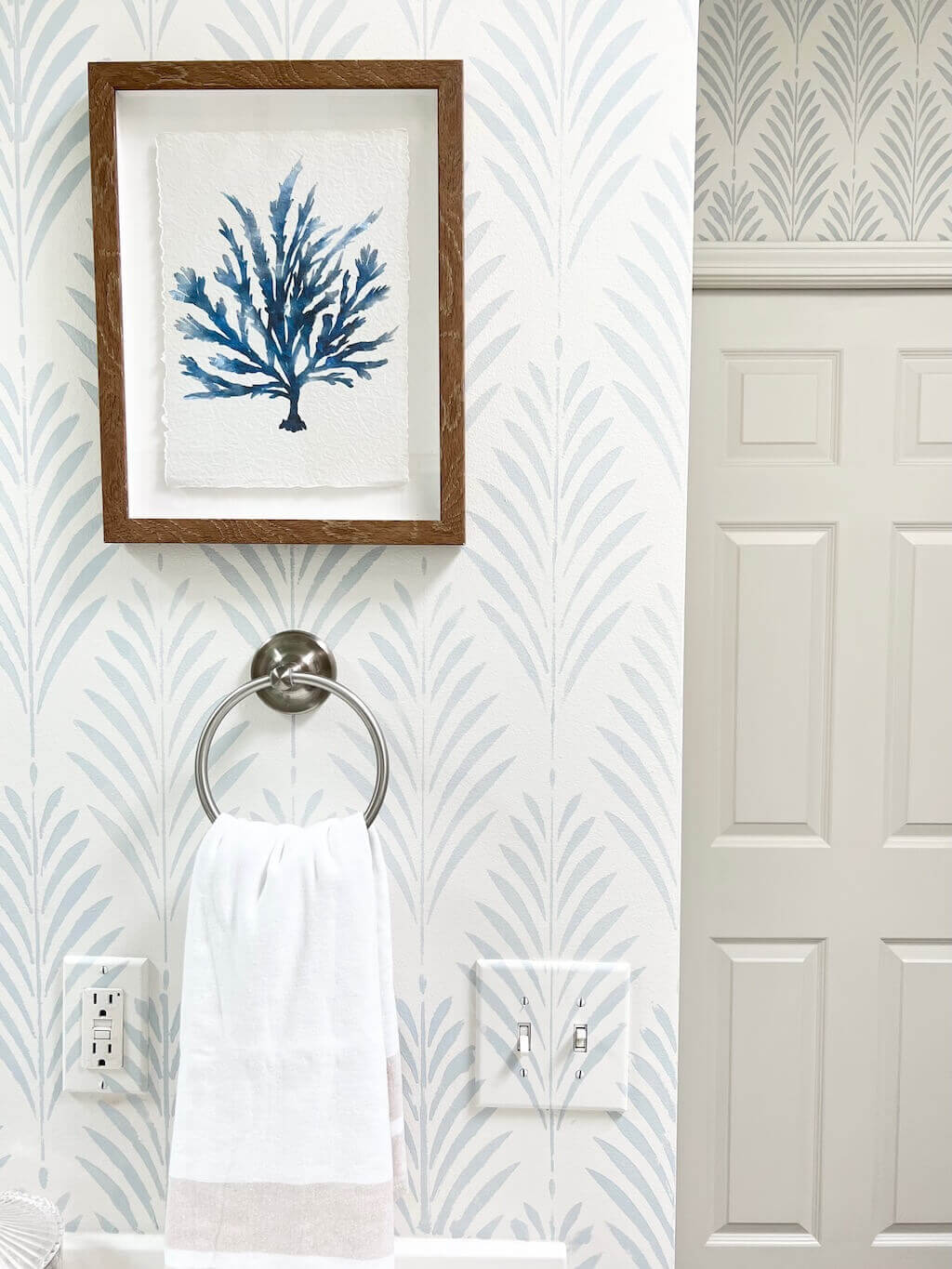 Stenciled walls for bathroom makeover