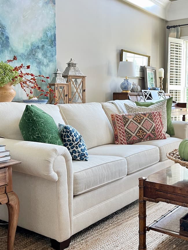 Pillows on clearance sofa ideas