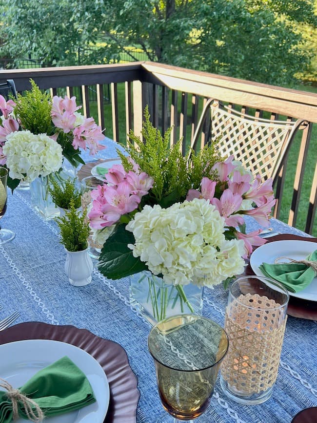 Outdoor Summer Table Centerpiece and Tablescape