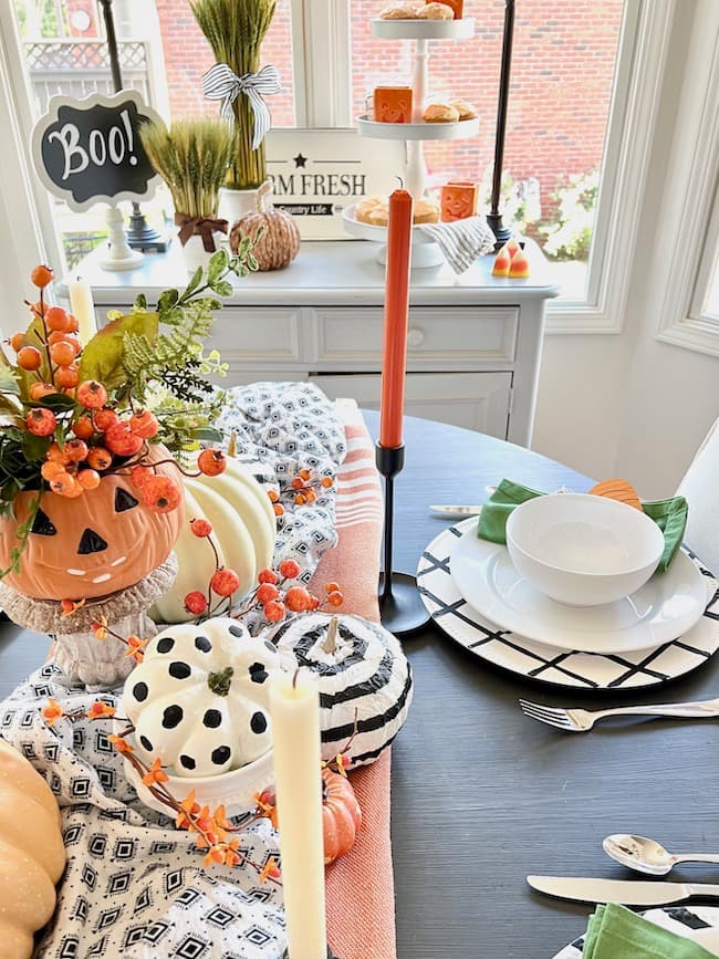 Halloween table online decorations