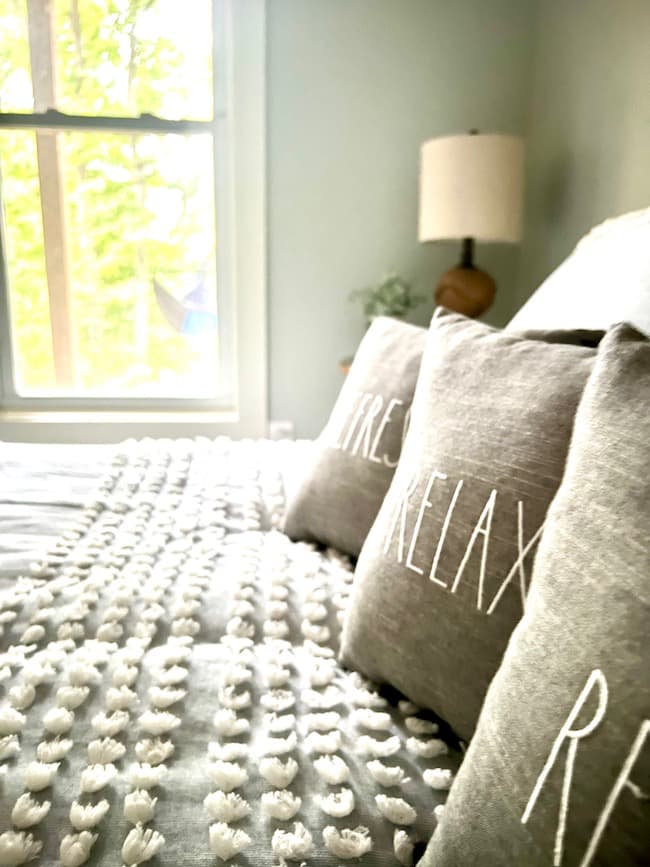 Cozy Lakehouse Decor for Bedroom