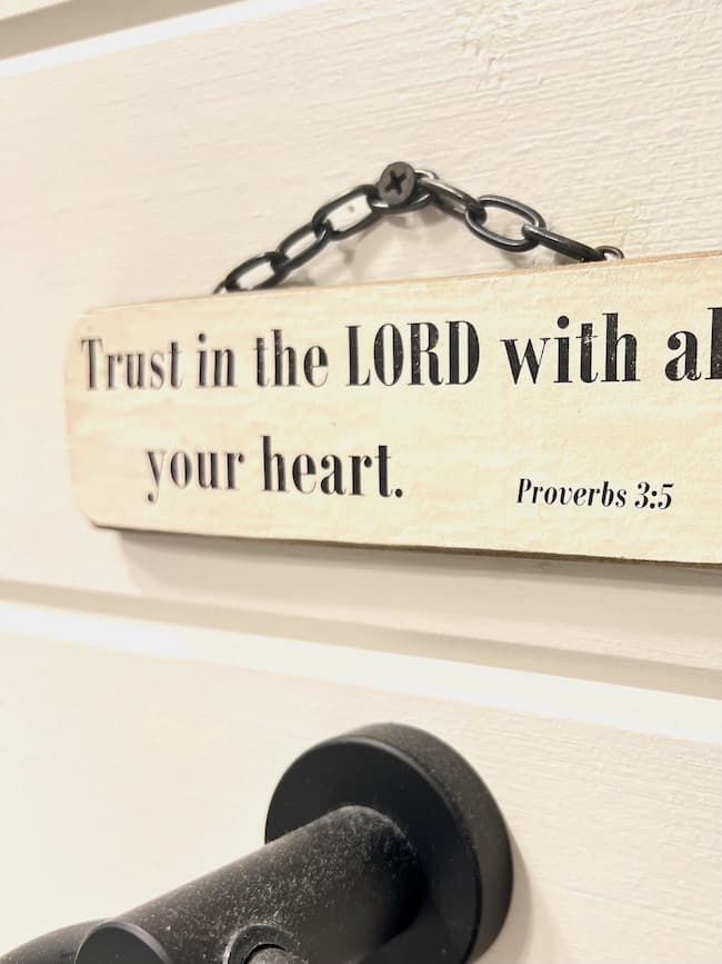 Trust in the Lord Lakehouse Decor
