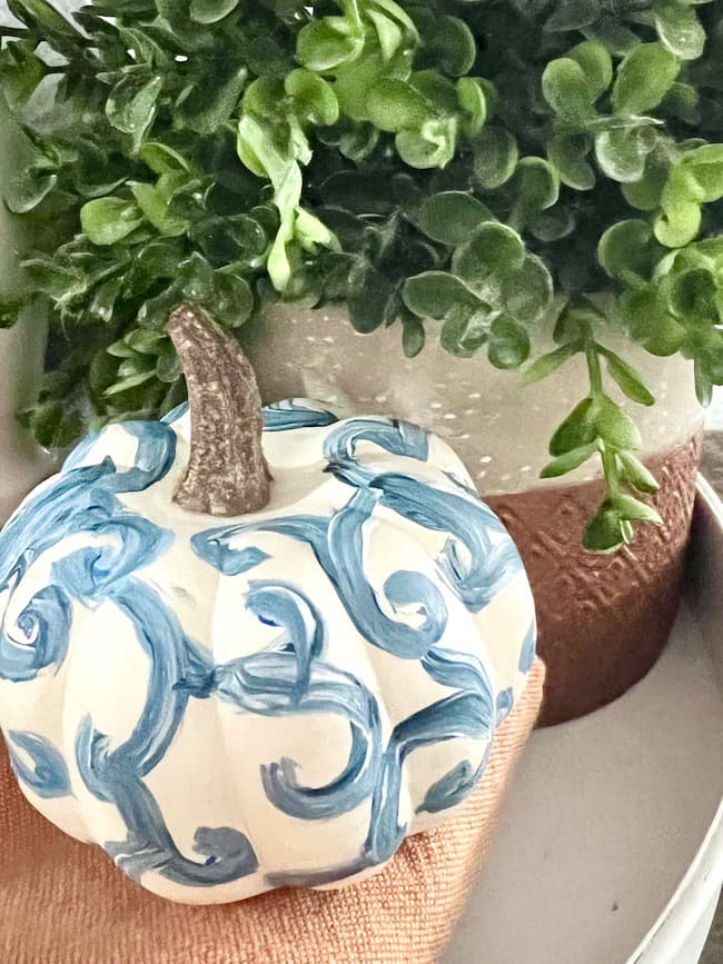 Decorating pumpkins for fall (DIY Chinoiserie painted pumpkins)