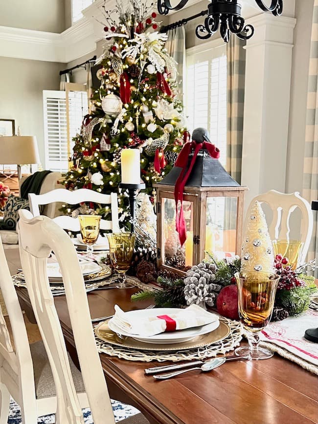 Dining Room Christmas Table Decor