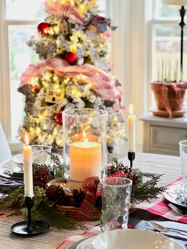 Cottage Christmas style in the kitchen breakfast area