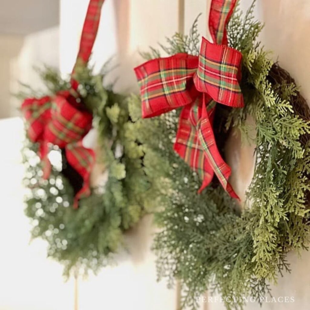 Kitchen Christmas ideas - Christmas wreaths on cabinets in the kitchen