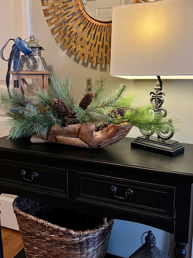 Ambient lighting with table lamp on a foyer table