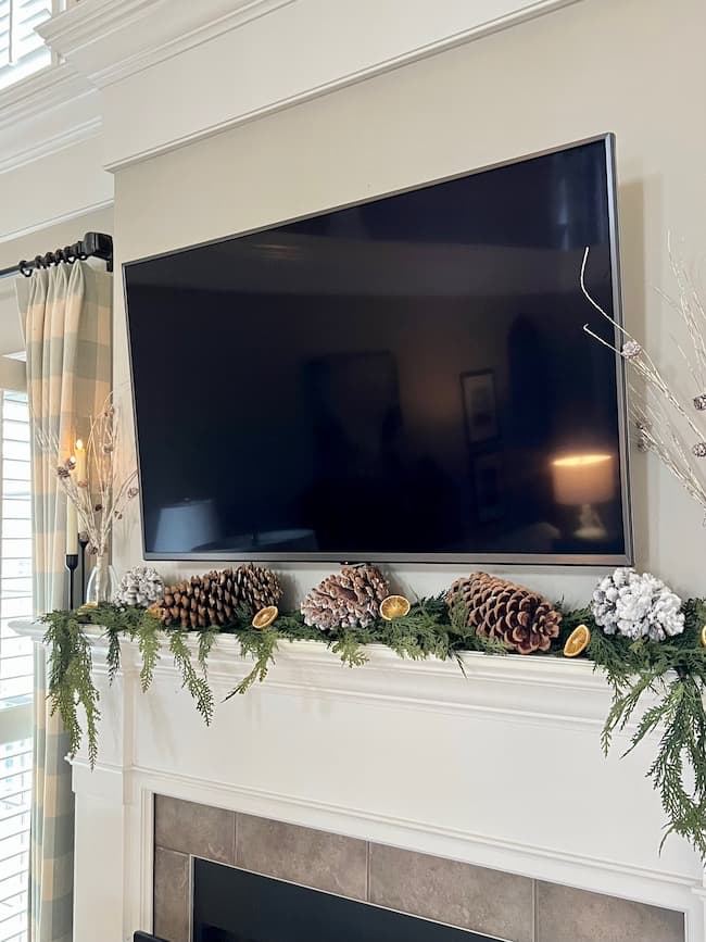 Winter decorating ideas for your mantel