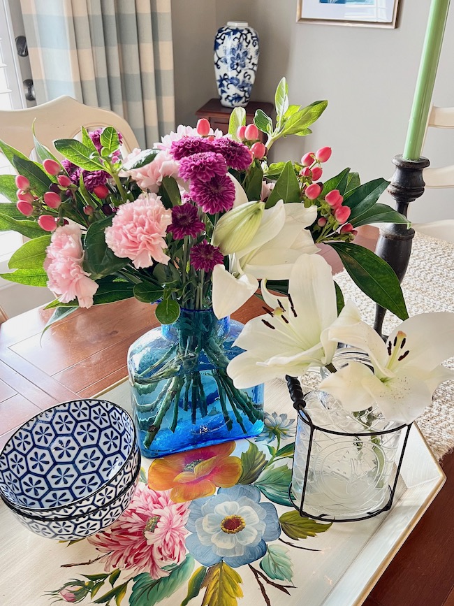 DIy table centerpiece with tole painted tray and flowers in blue glass vase