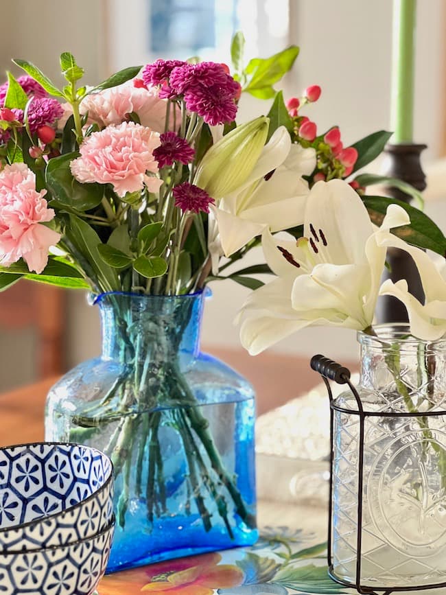 DIy table centerpiece with tray and blue glass vase