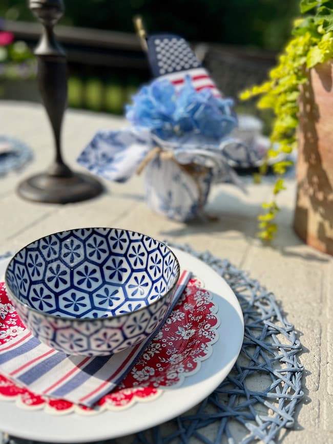 patriotic place settings for Memorial Day and the 4th of July