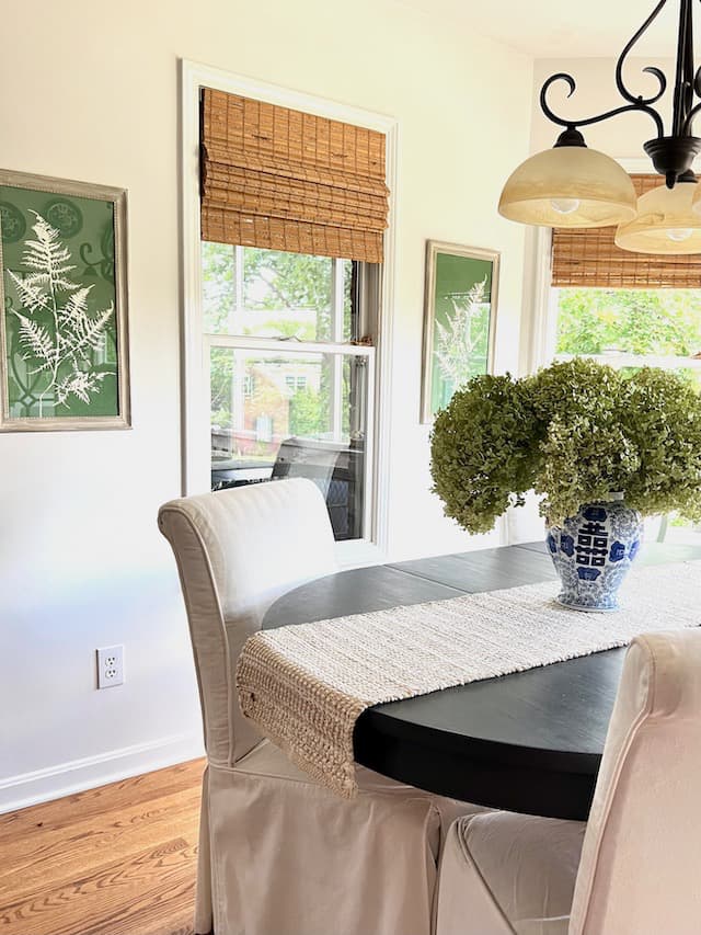 Kitchen table with dried hydrangeas and diy botanical prints in green and white fern silhouettes