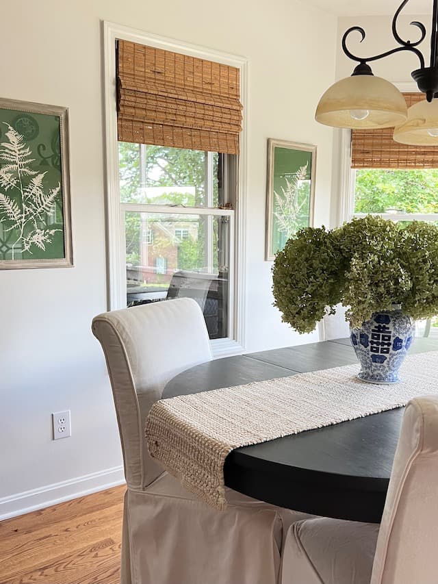 Kitchen table with dried hydrangeas and diy botanical prints in green and white fern silhouettes