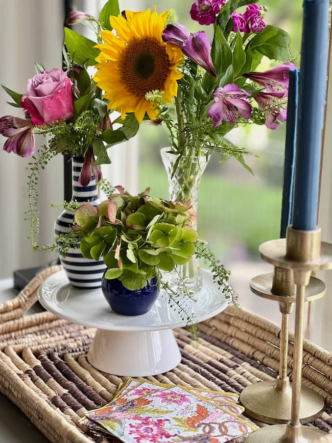 Mini bud vas arrangements on a white pedestal
