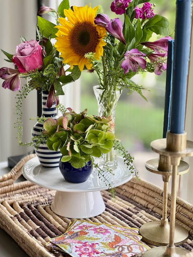 Gorgeous Bud Vase Centerpiece Ideas for Your Table - Perfecting Places