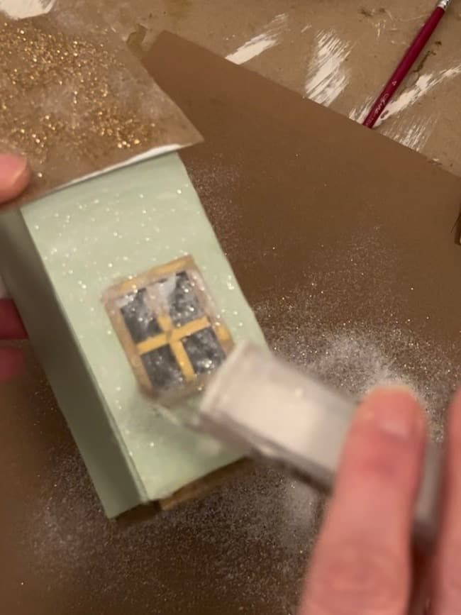 Add glitter to your Christmas house